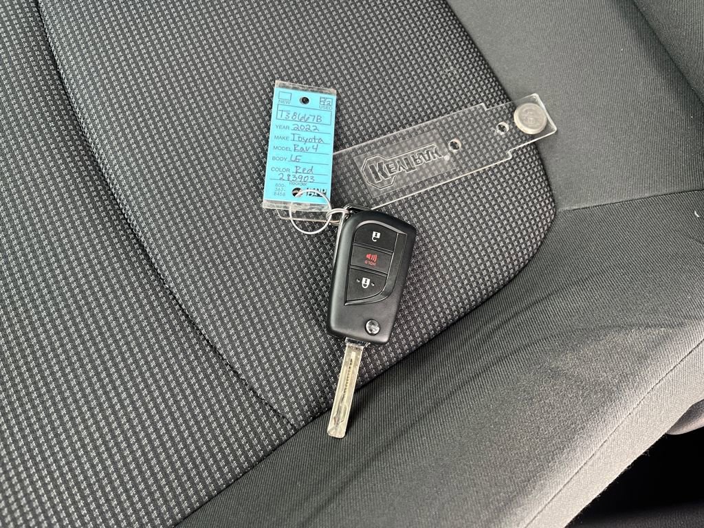 Used 2022 Toyota RAV4 LE image 79