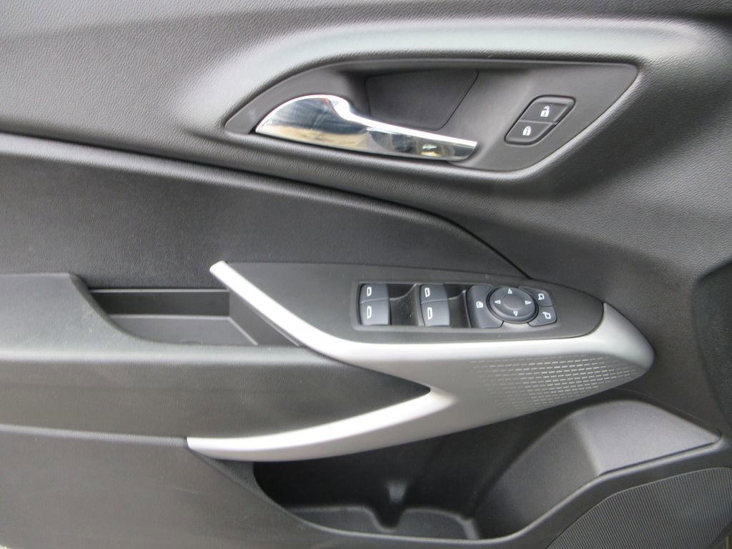 Used 2024 Chevrolet Trax LS w/ LS Convenience Package image 21