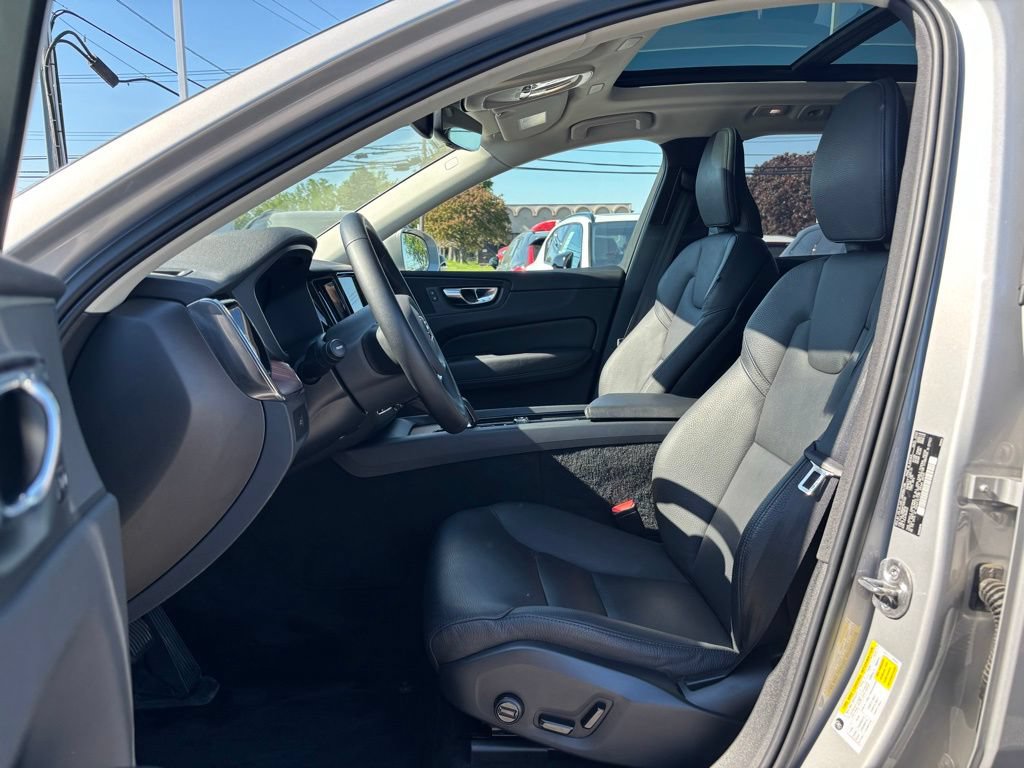 Used 2023 Volvo XC60 B5 Plus w/ Climate Package AWD/4WD image 19