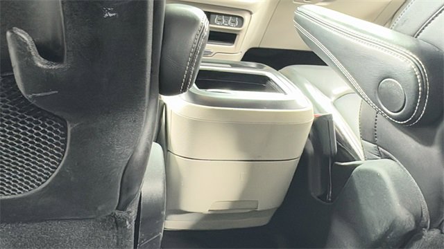 Used 2023 Chrysler Pacifica Touring-L image 40