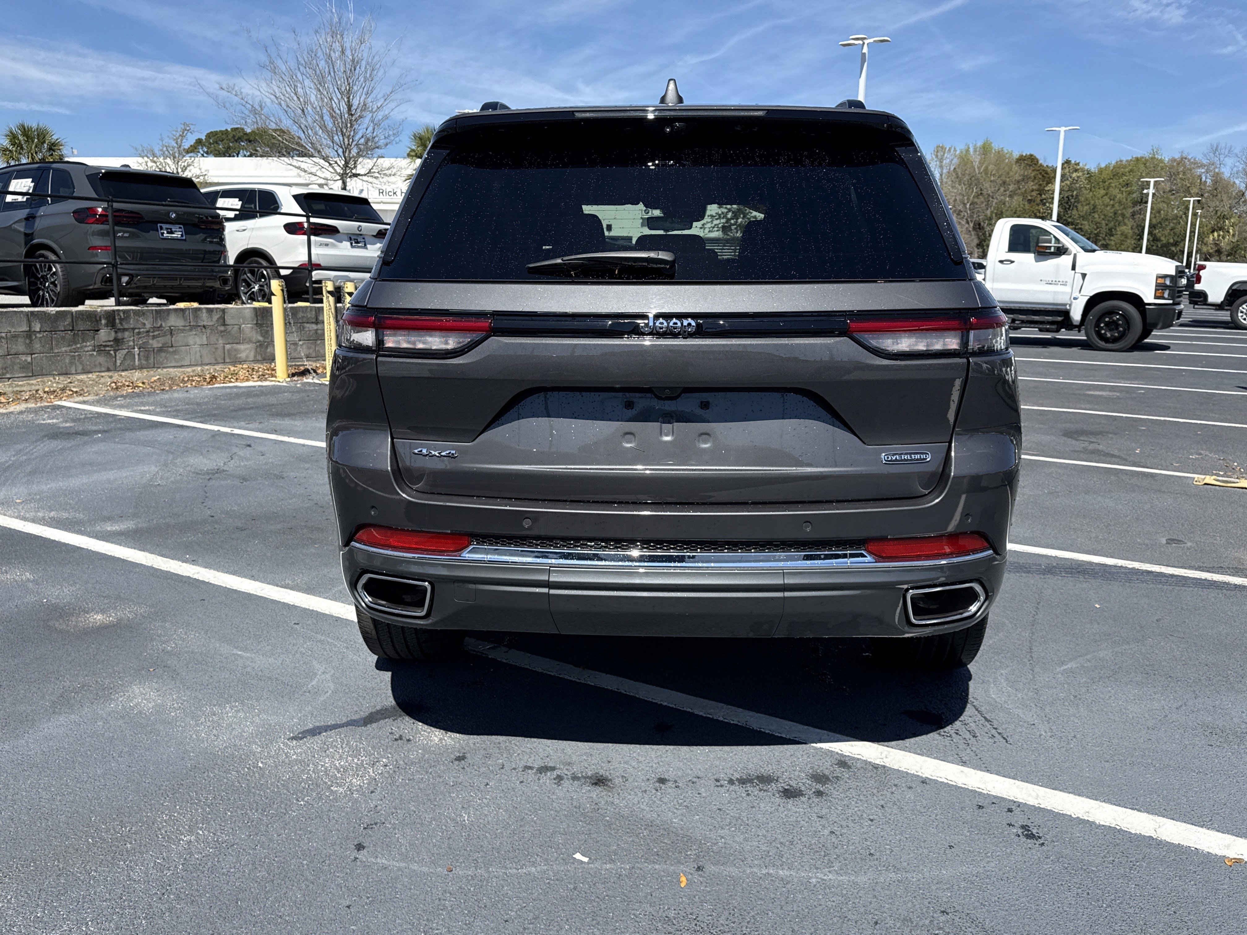 Used 2022 Jeep Grand Cherokee Overland w/ Luxury Tech Group IV AWD/4WD image 15