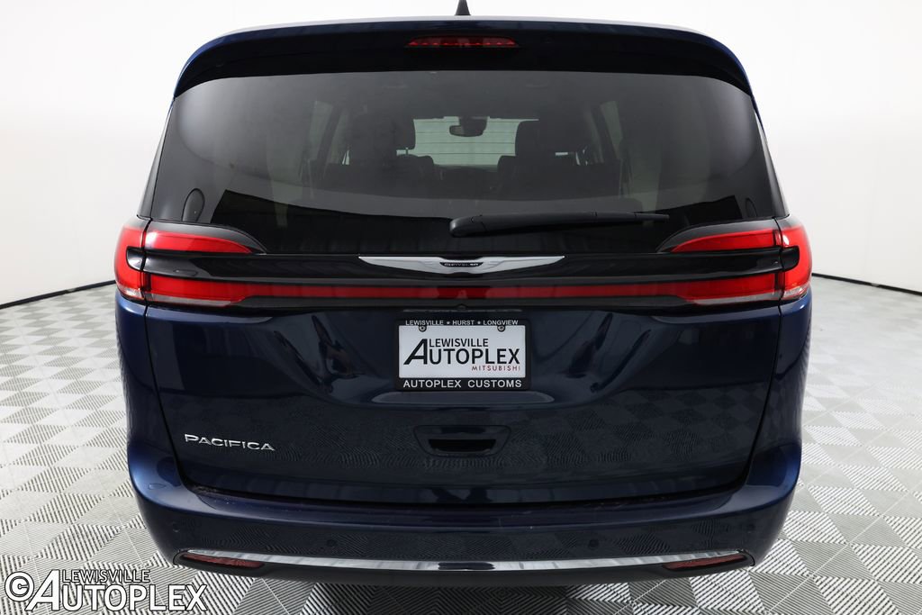 Used 2024 Chrysler Pacifica Select image 6