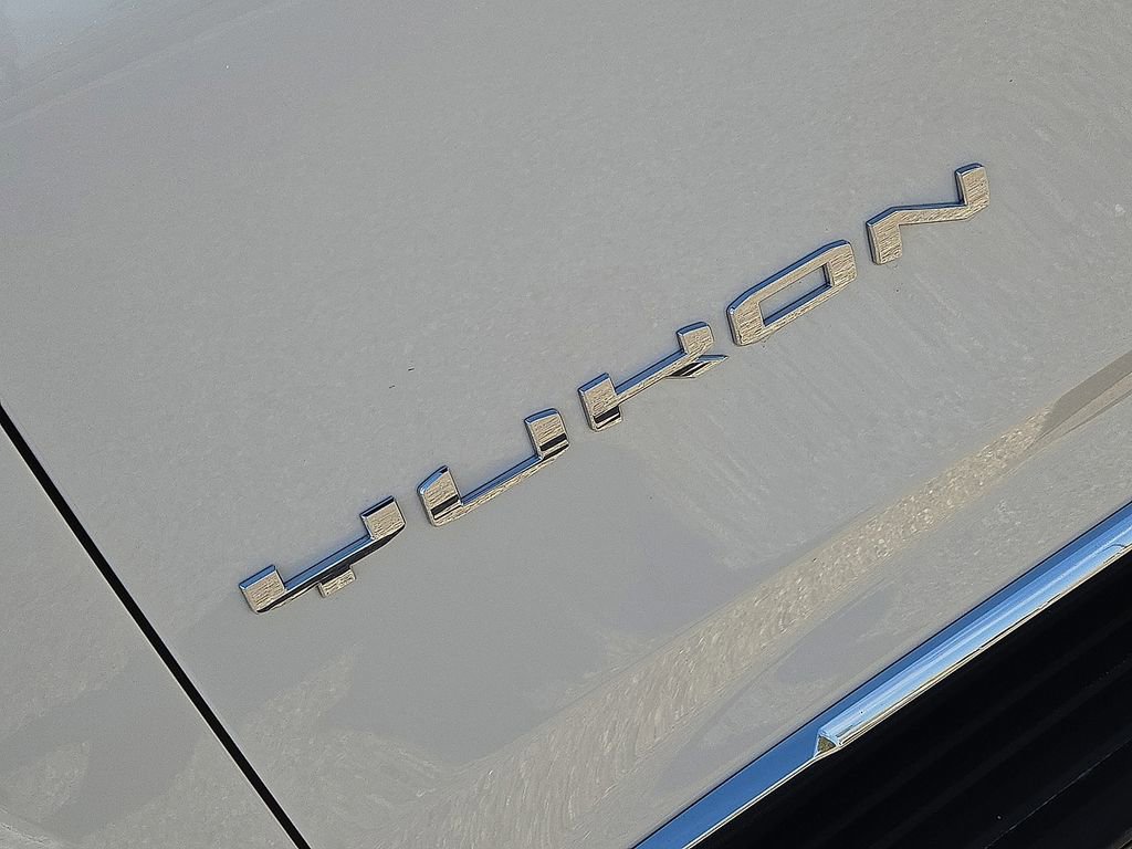 Used 2022 GMC Yukon XL SLT w/ SLT Luxury Package image 11