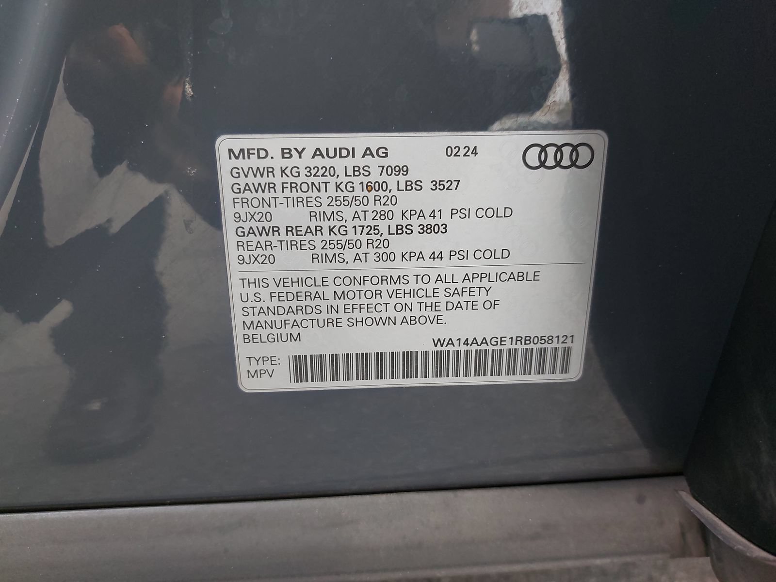 Used 2024 Audi Q8 e-tron Premium Plus AWD/4WD image 41