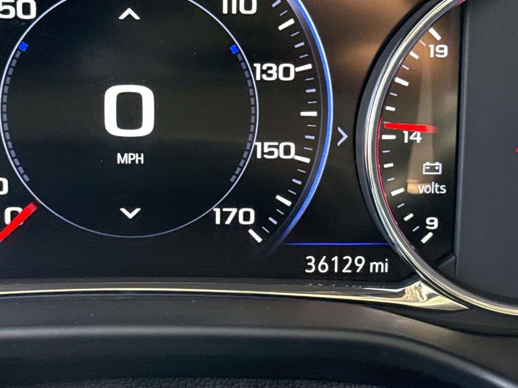 Used 2023 GMC Acadia Denali image 11