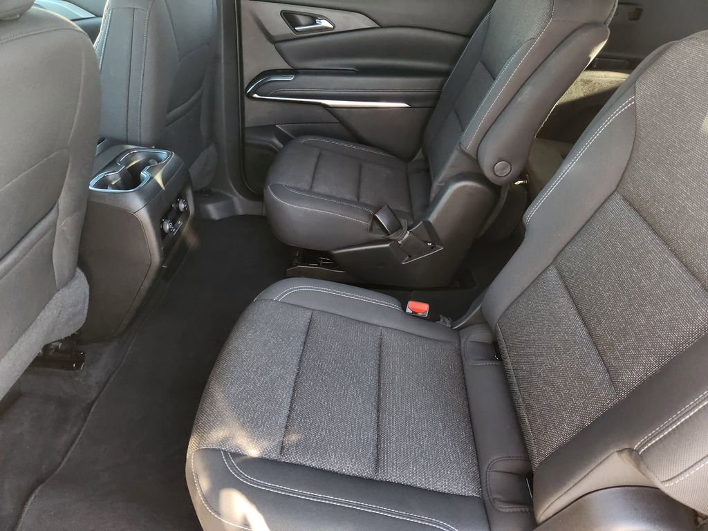 Used 2025 Chevrolet Traverse LT image 30
