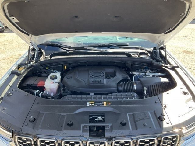 Used 2024 Jeep Grand Cherokee Summit w/ Adv Protech Group IV AWD/4WD image 36