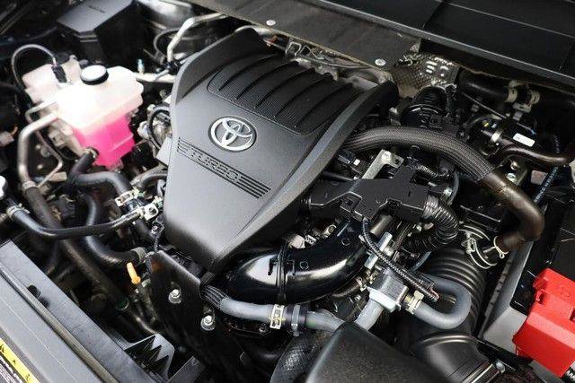 Used 2025 Toyota Highlander LE FWD image 28