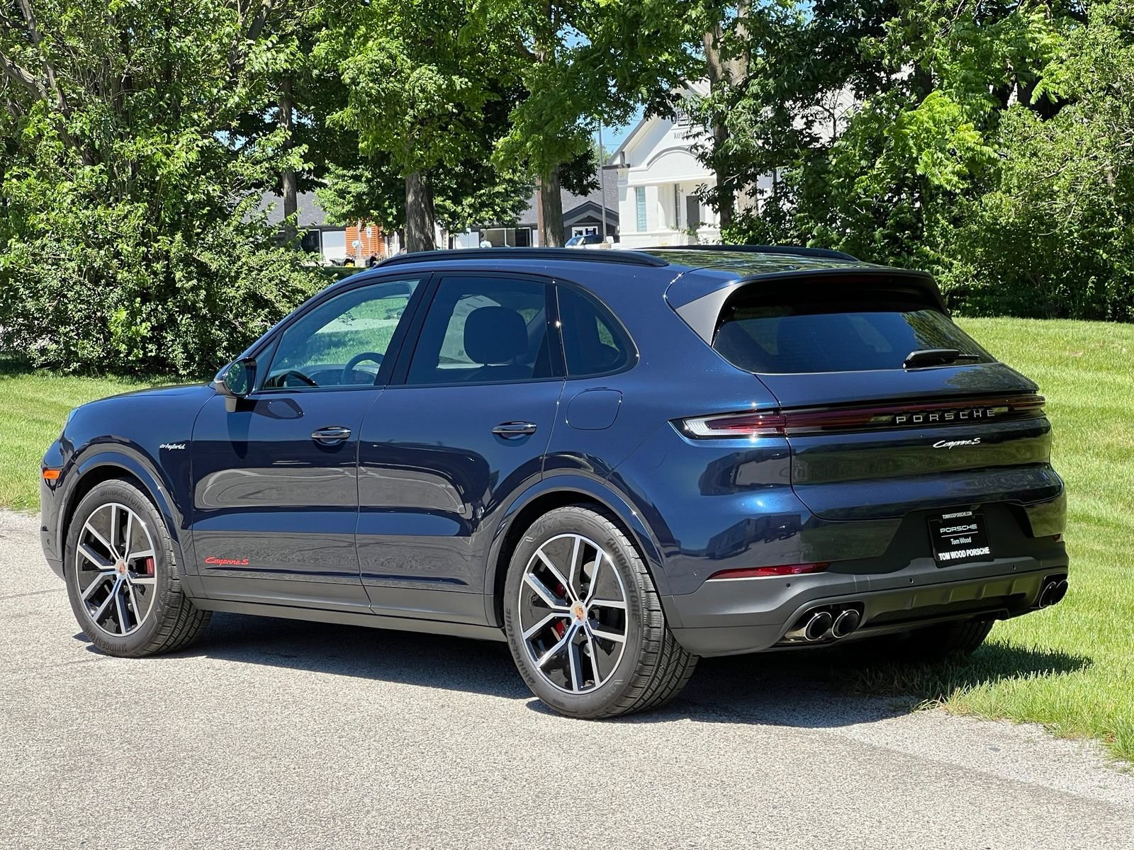 Certified 2025 Porsche Cayenne S AWD/4WD image 3