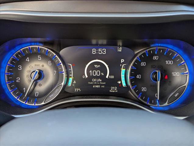 Used 2023 Chrysler Pacifica Touring-L image 11