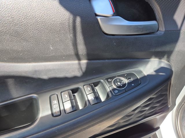 Used 2019 Hyundai Santa Fe SEL AWD/4WD image 17
