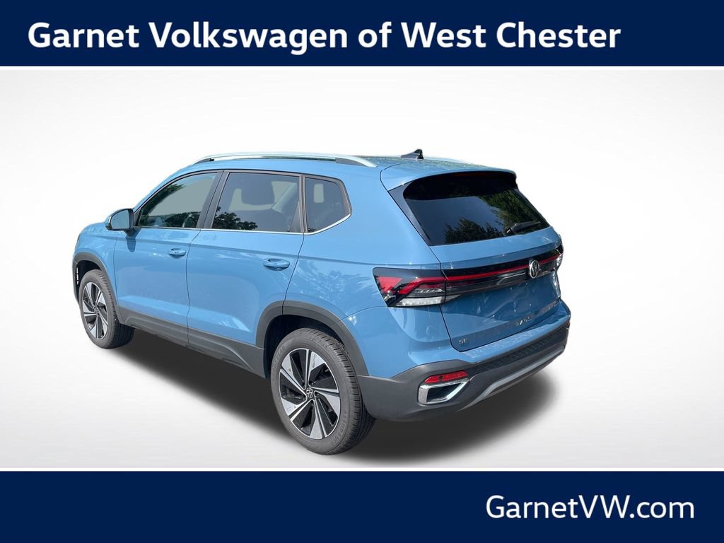 Certified 2025 Volkswagen Taos SE w/ Panoramic Sunroof Package AWD/4WD image 3