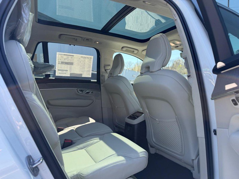 New 2026 Volvo XC90 T8 Ultra w/ Lounge Package AWD/4WD image 4