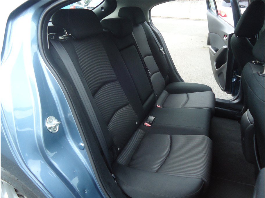 Used 2014 MAZDA MAZDA3 i Touring w/ Technology Package FWD image 13