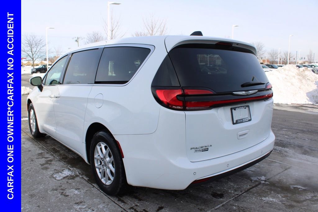 Used 2023 Chrysler Pacifica Touring-L image 5
