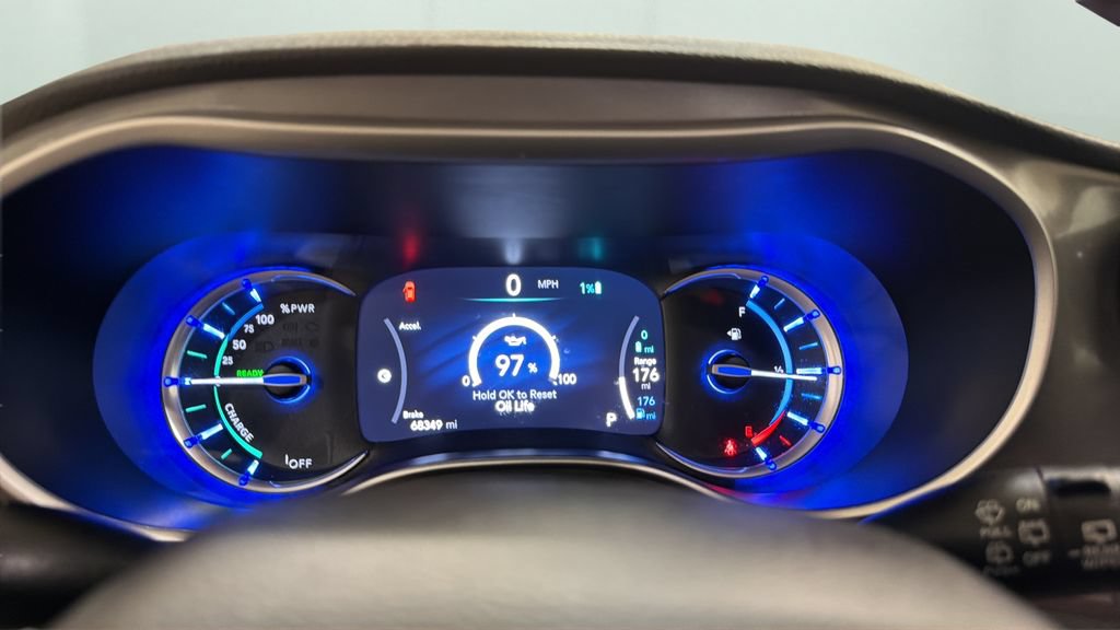 Used 2023 Chrysler Pacifica Touring-L FWD image 13