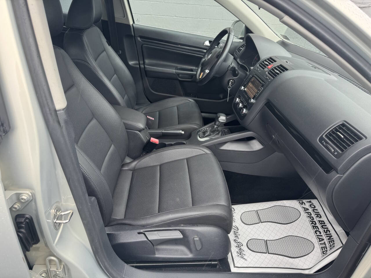 Used 2010 Volkswagen Jetta TDI FWD image 22