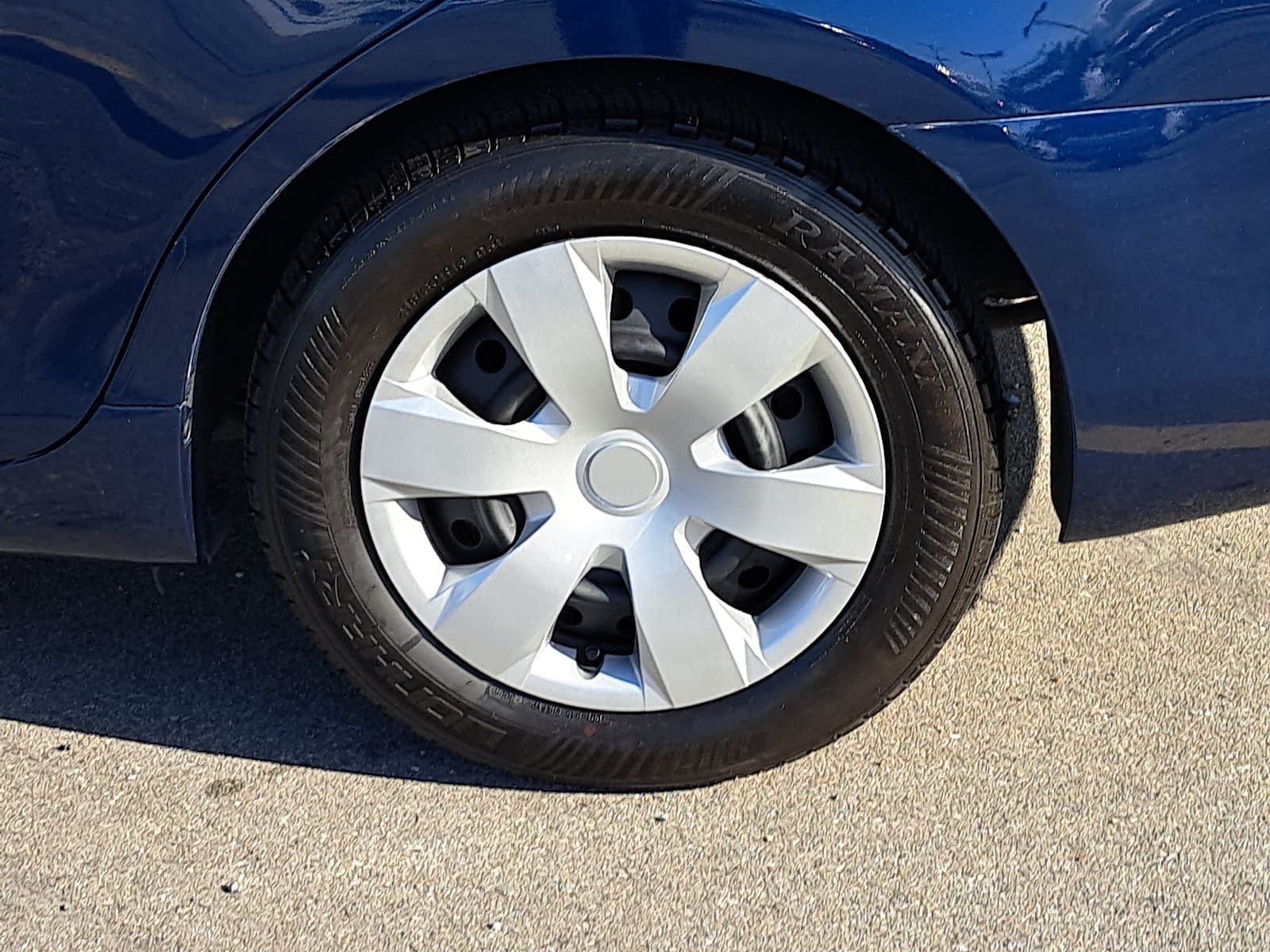 Used 2011 Toyota Camry LE FWD image 32