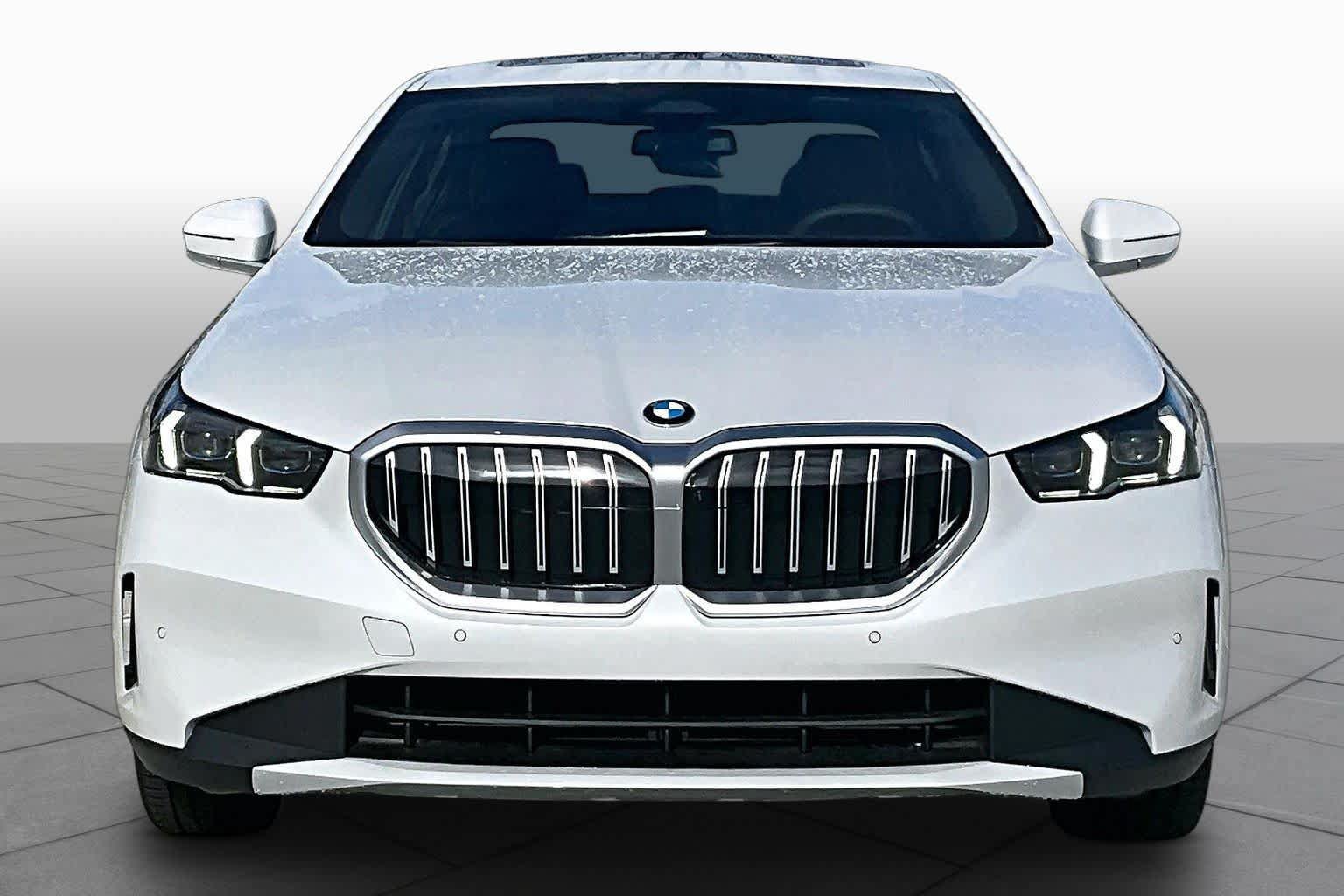 Used 2027 BMW 530i w/ Premium Package RWD image 3