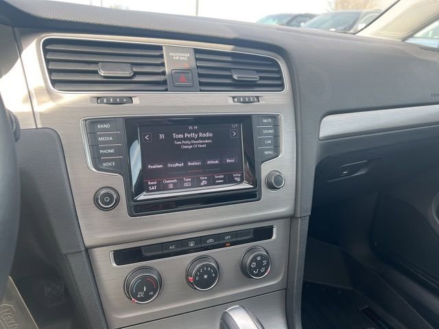 Used 2015 Volkswagen Golf S image 14