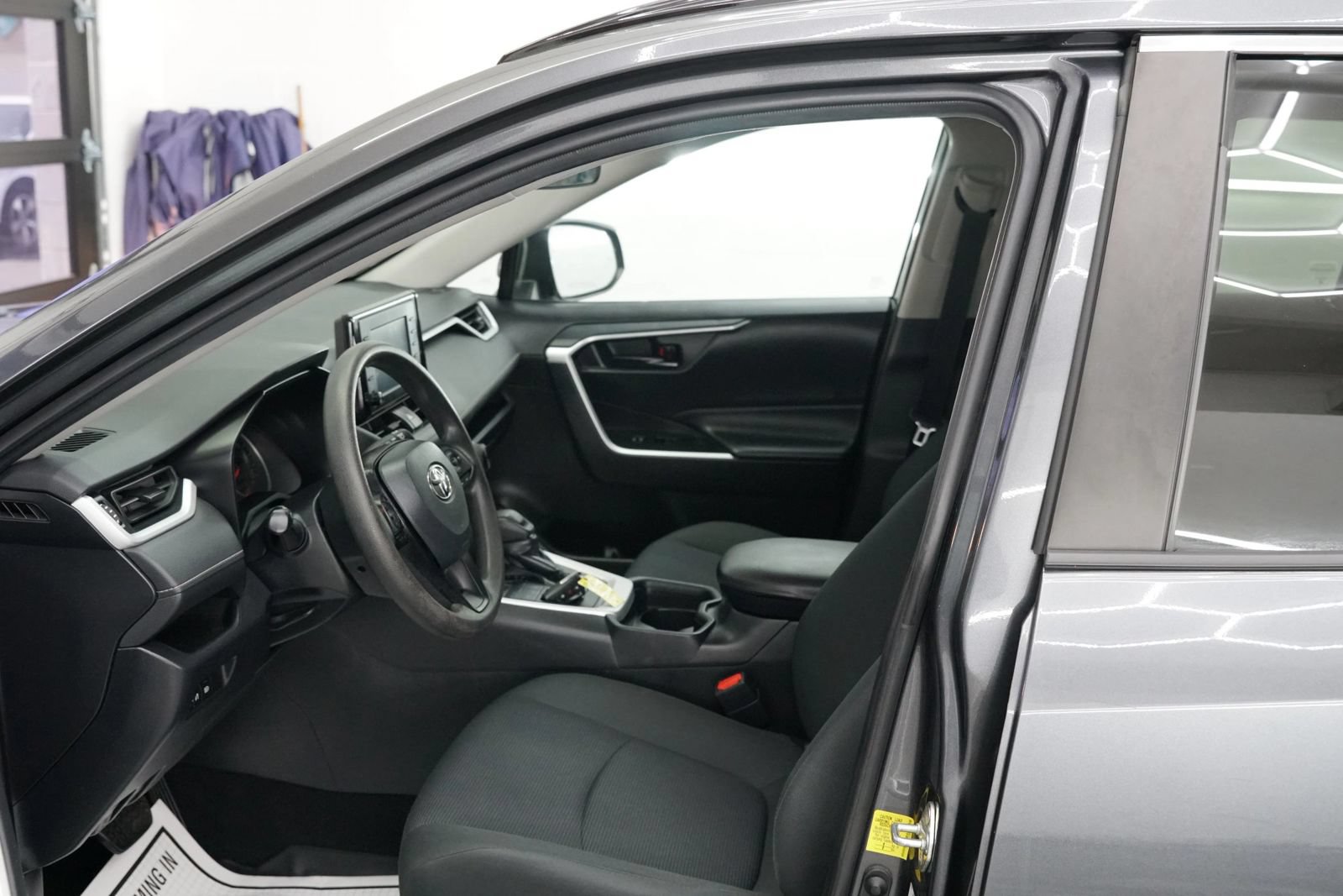 Used 2020 Toyota RAV4 LE w/ All Weather Liner Package AWD/4WD image 17