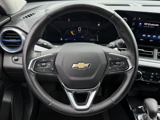 Used 2025 Chevrolet Trax LT w/ LT Convenience Package FWD image 12