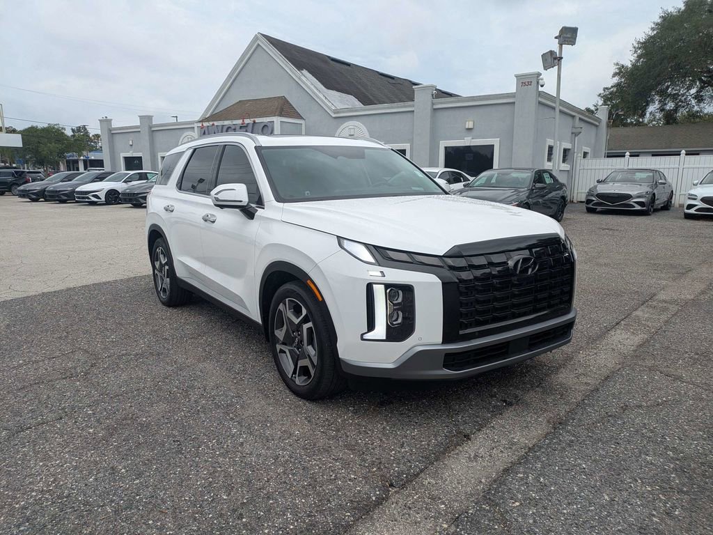 Used 2024 Hyundai Palisade Limited FWD image 1