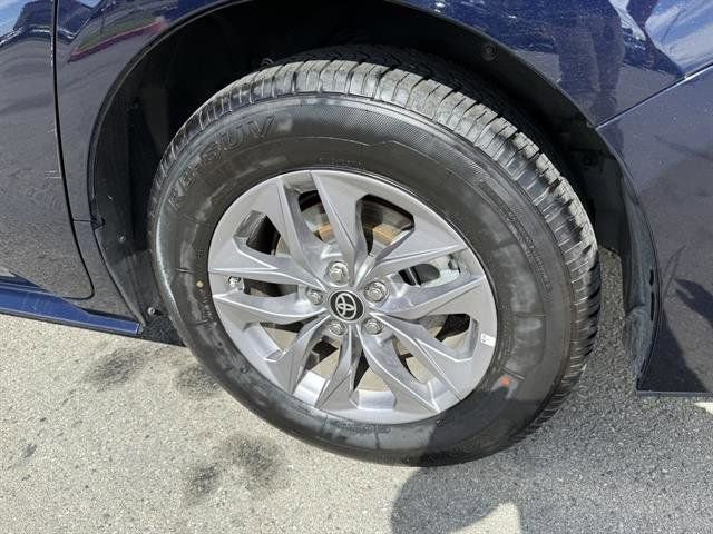 Used 2024 Toyota Sienna XLE image 12