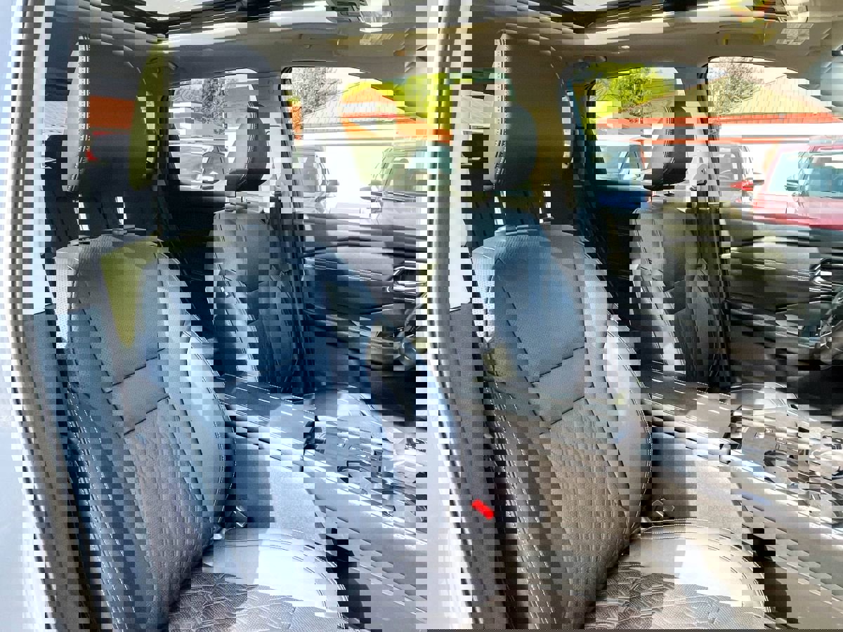 Used 2024 Nissan Rogue Platinum image 10