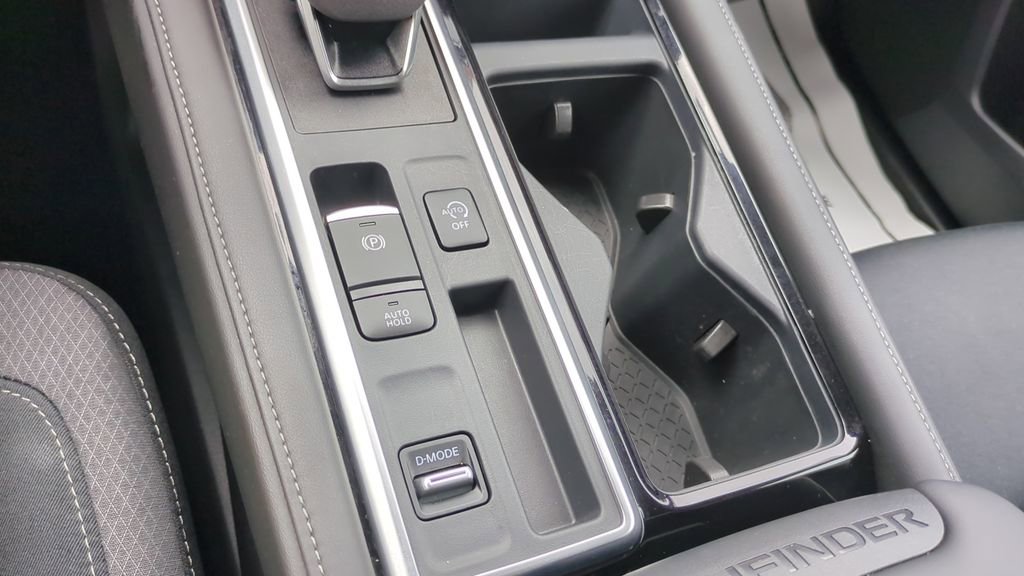 Used 2025 Nissan Pathfinder SV FWD image 21