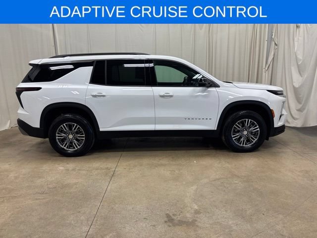 Used 2025 Chevrolet Traverse LT FWD image 2