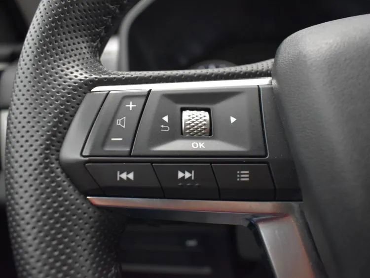 Used 2025 Mitsubishi Outlander SE image 23