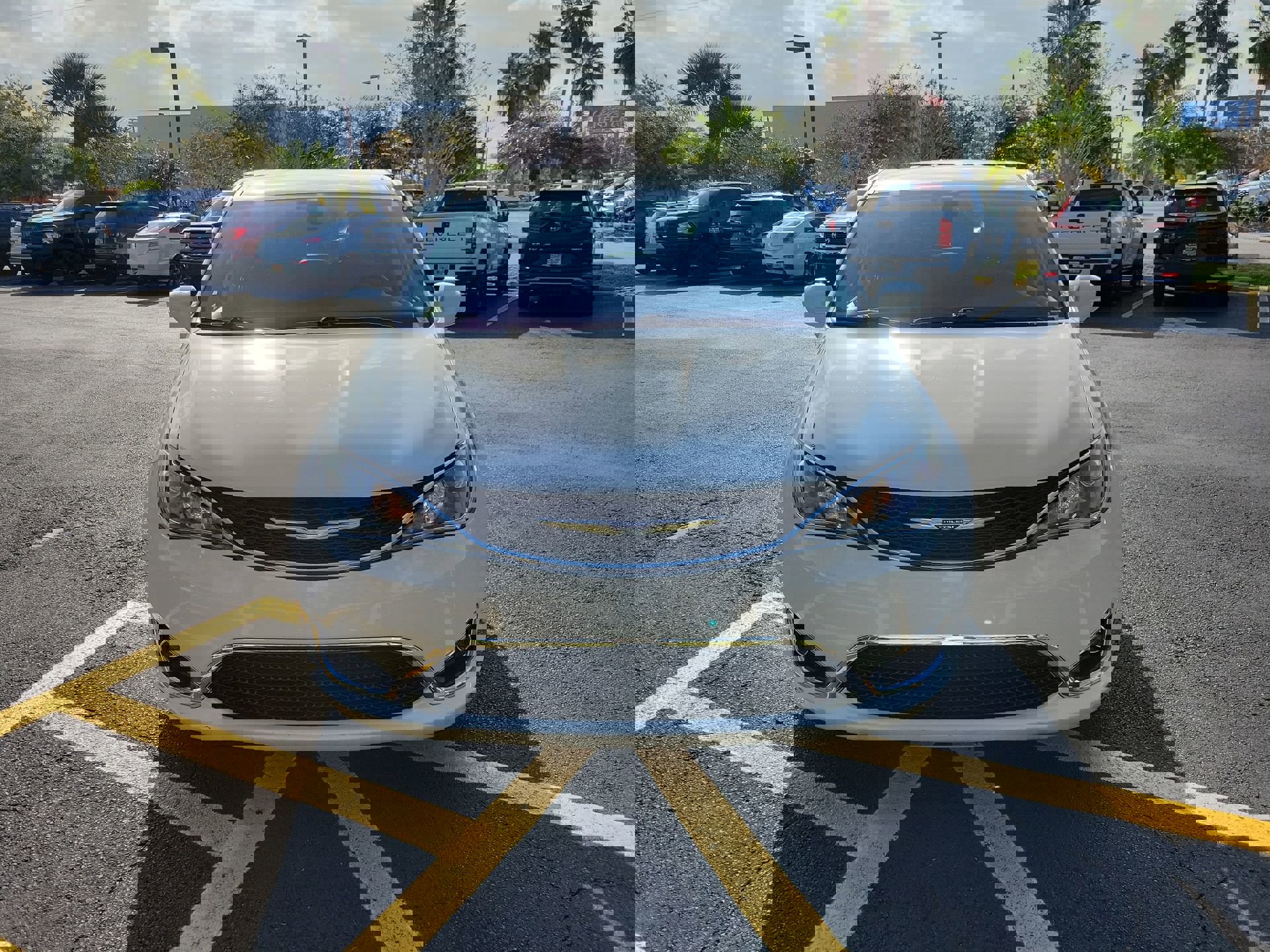 Used 2020 Chrysler Pacifica Touring w/ Tire & Wheel Group image 4