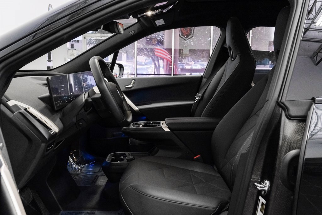 Used 2025 BMW iX xDrive50 image 4