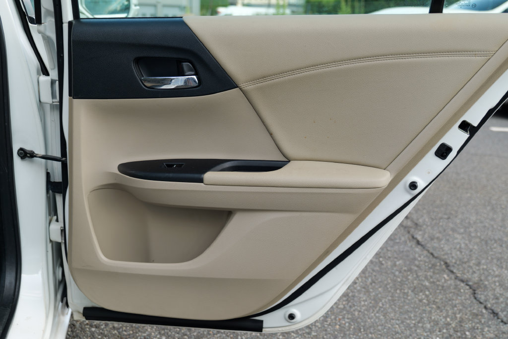 Used 2016 Honda Accord EX image 29