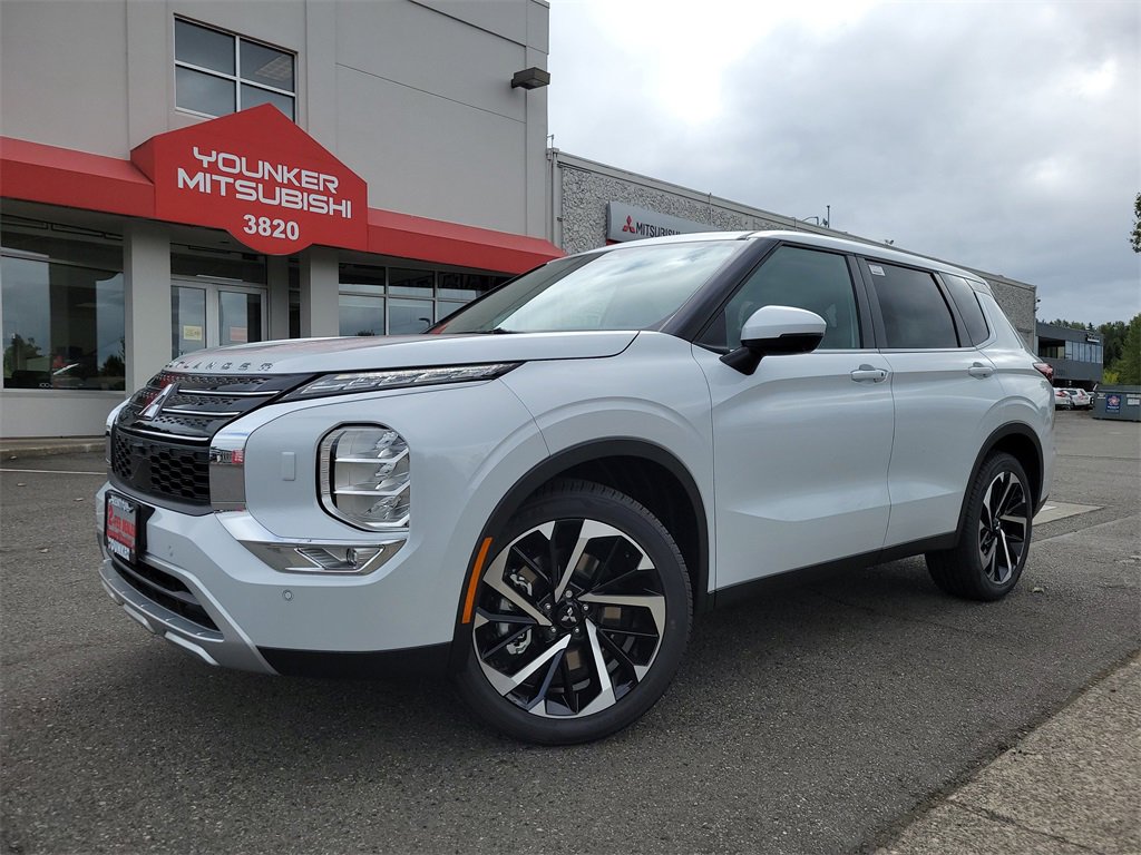 Used 2024 Mitsubishi Outlander SE