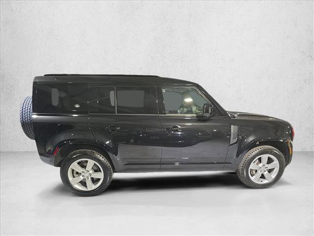 Used 2024 Land Rover Defender 110 X-Dynamic SE image 4