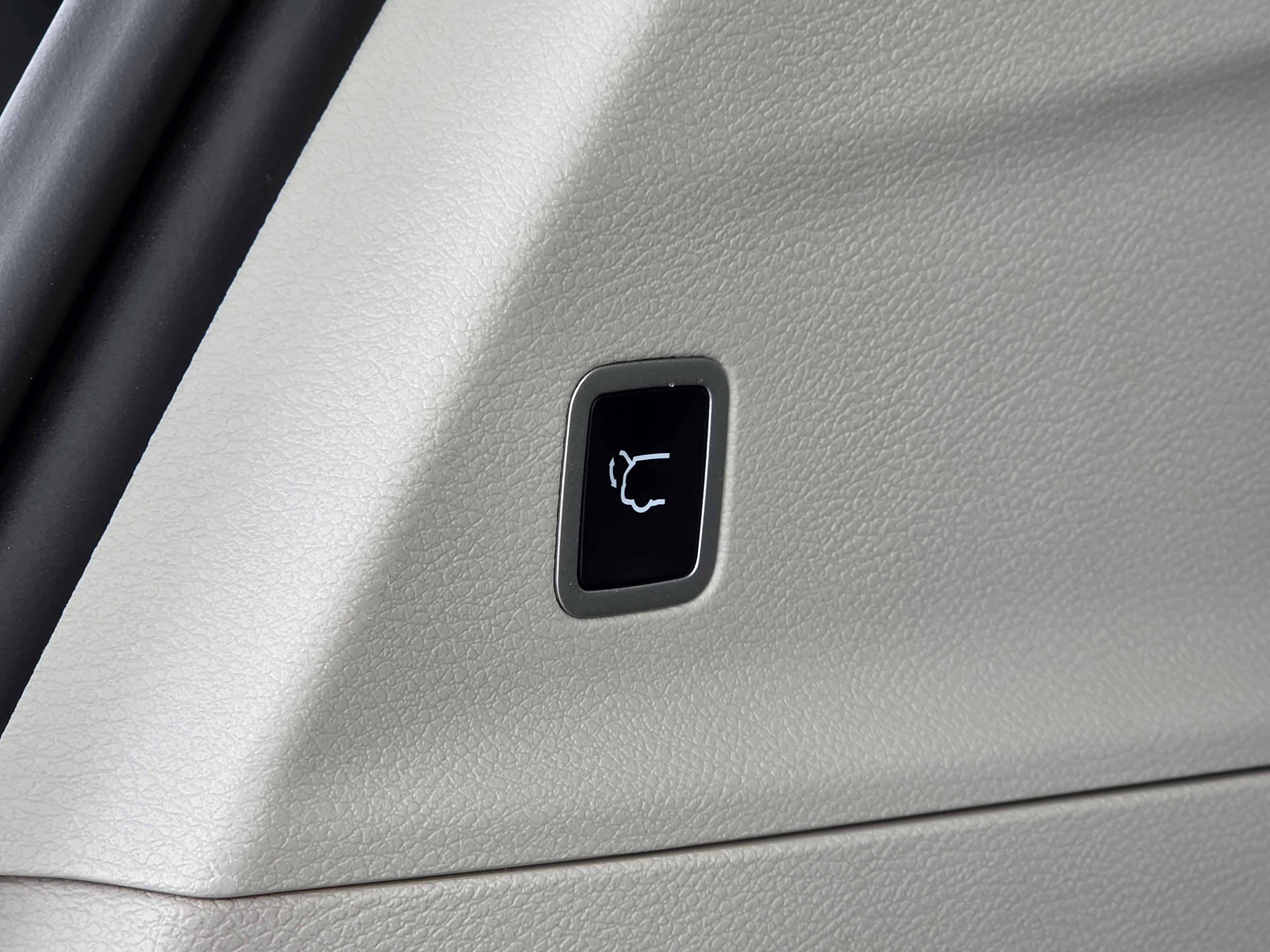 Used 2023 Chrysler Pacifica Touring-L FWD image 7