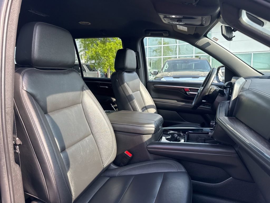 Used 2025 Chevrolet Tahoe LT AWD/4WD image 18