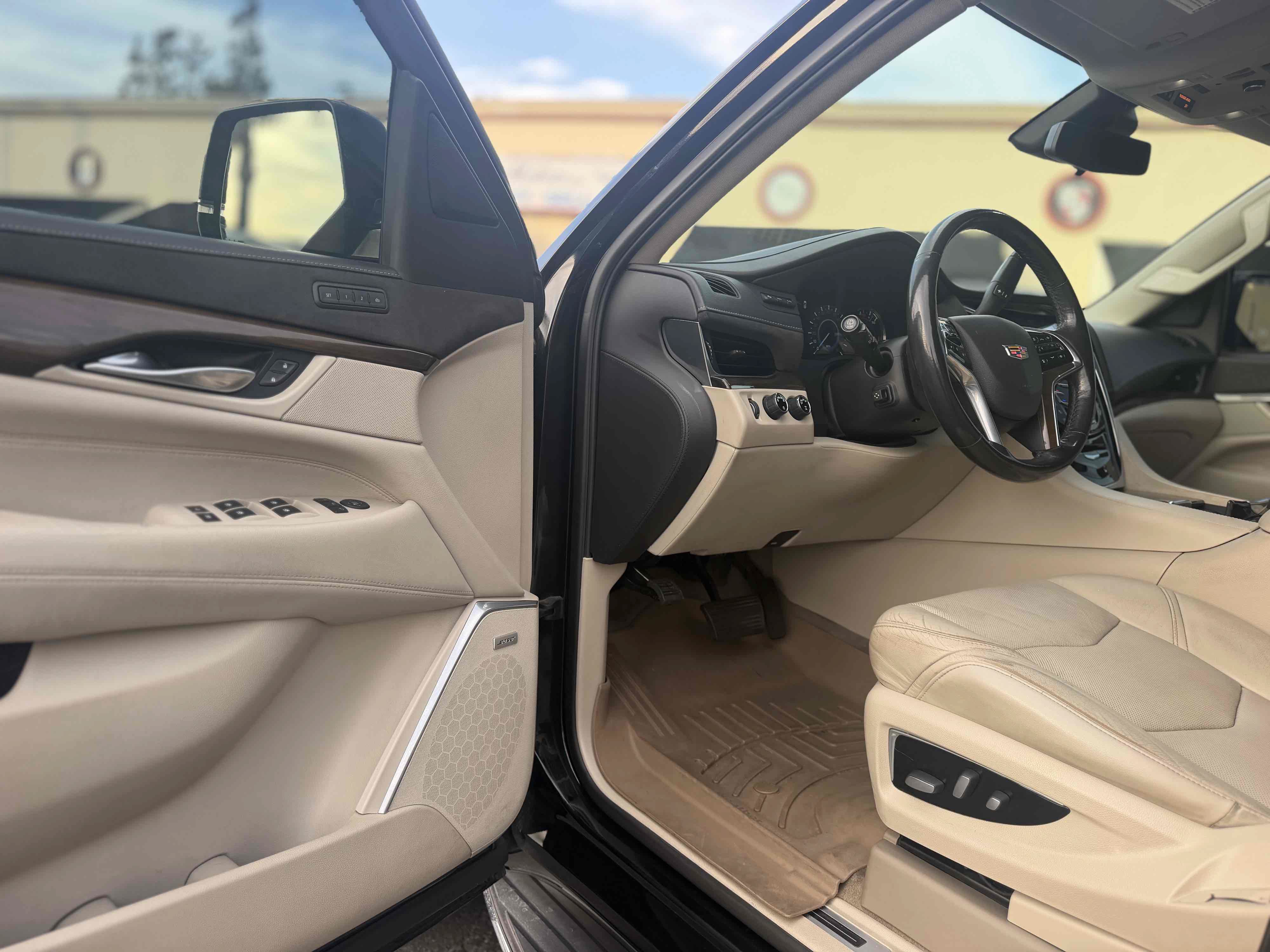 Used 2020 Cadillac Escalade ESV Luxury AWD/4WD image 21