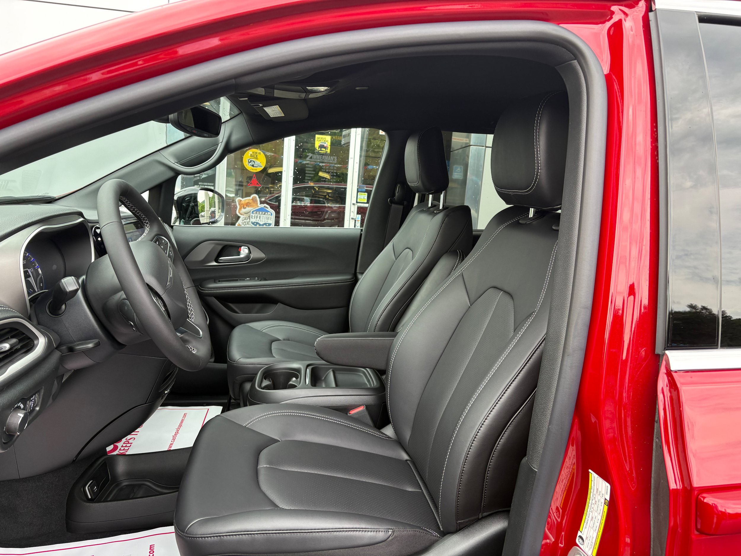 New 2027 Chrysler Pacifica Select AWD/4WD image 18