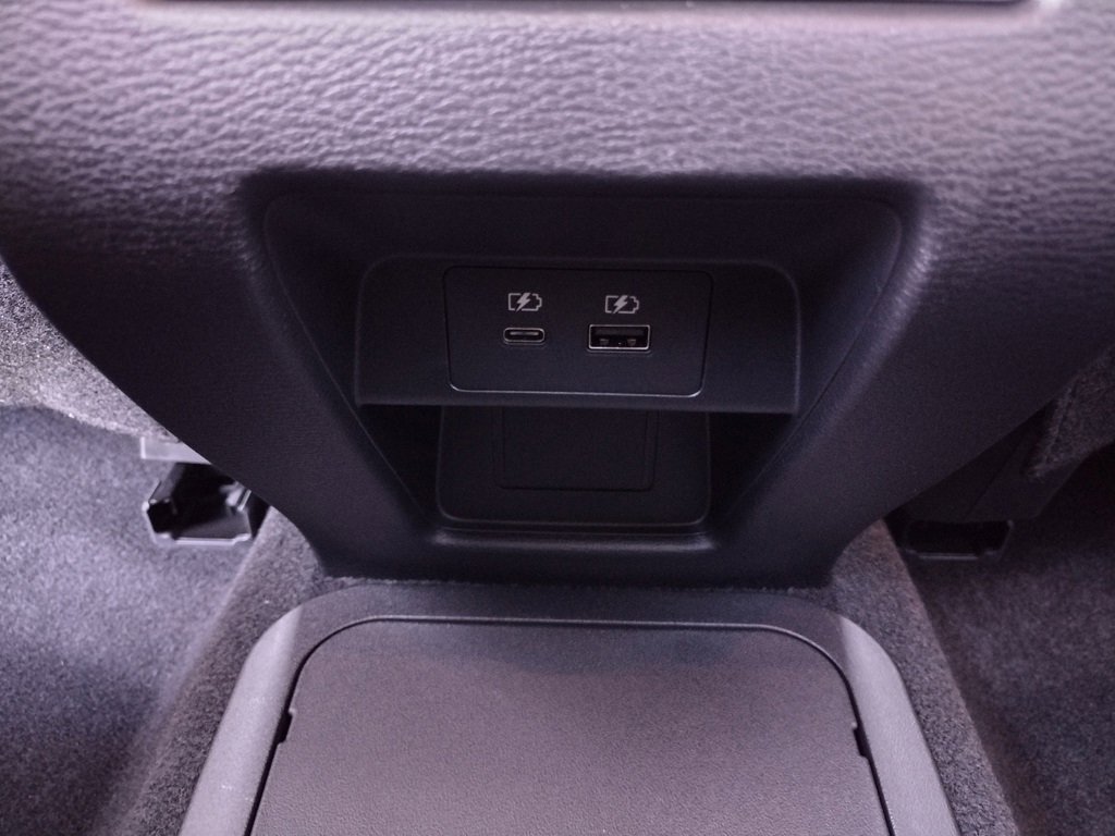 New 2025 Mitsubishi Outlander SE image 27