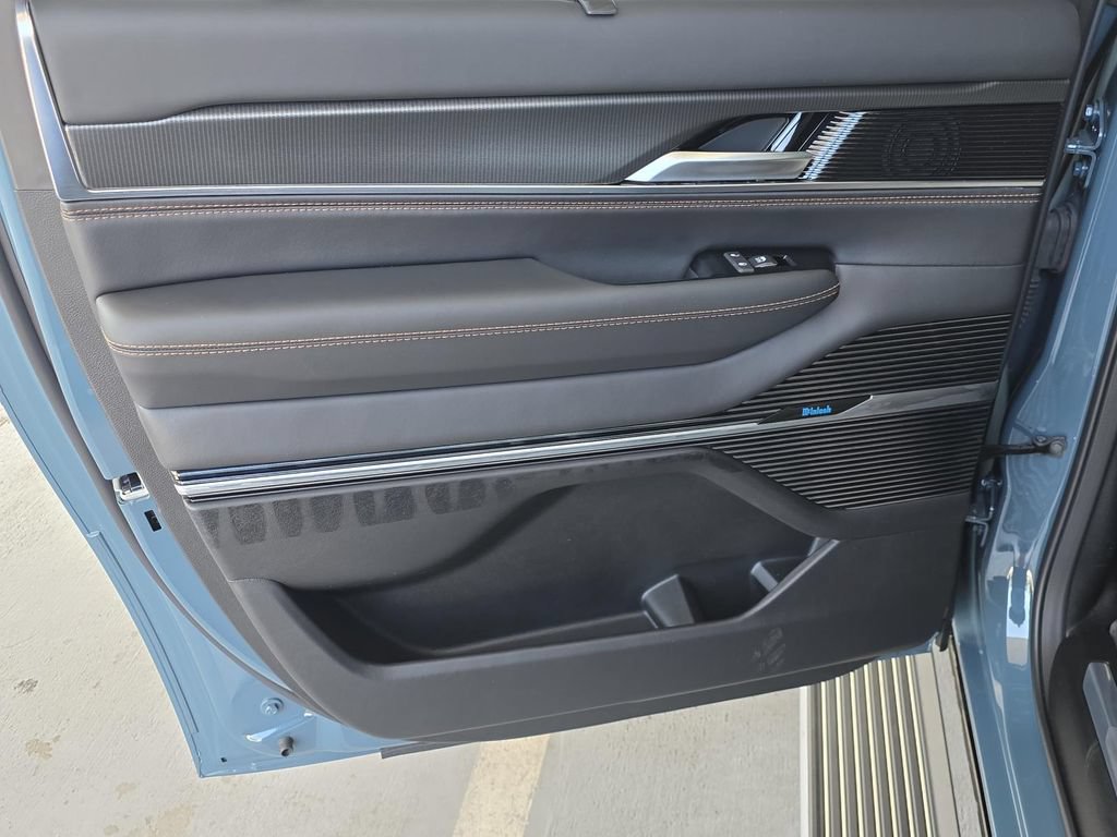 New 2026 Jeep Grand Wagoneer L Summit AWD/4WD image 52