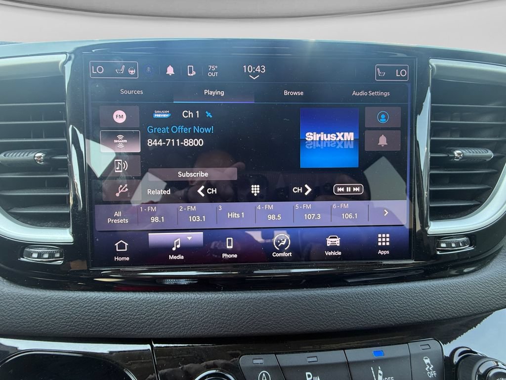 Used 2024 Chrysler Pacifica Touring-L FWD image 27