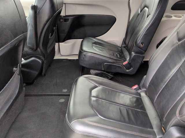 Used 2017 Chrysler Pacifica Touring-L w/ Tire & Wheel Group image 25