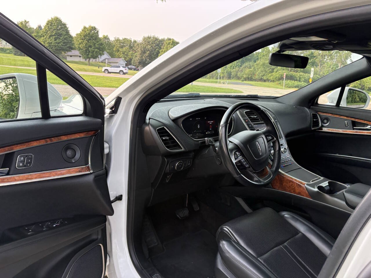 Used 2020 Lincoln Nautilus Reserve w/ Equipment Group 201A AWD/4WD image 11