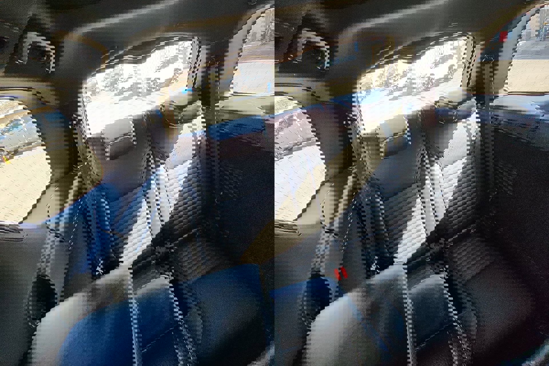 Used 2019 Land Rover Discovery HSE image 26