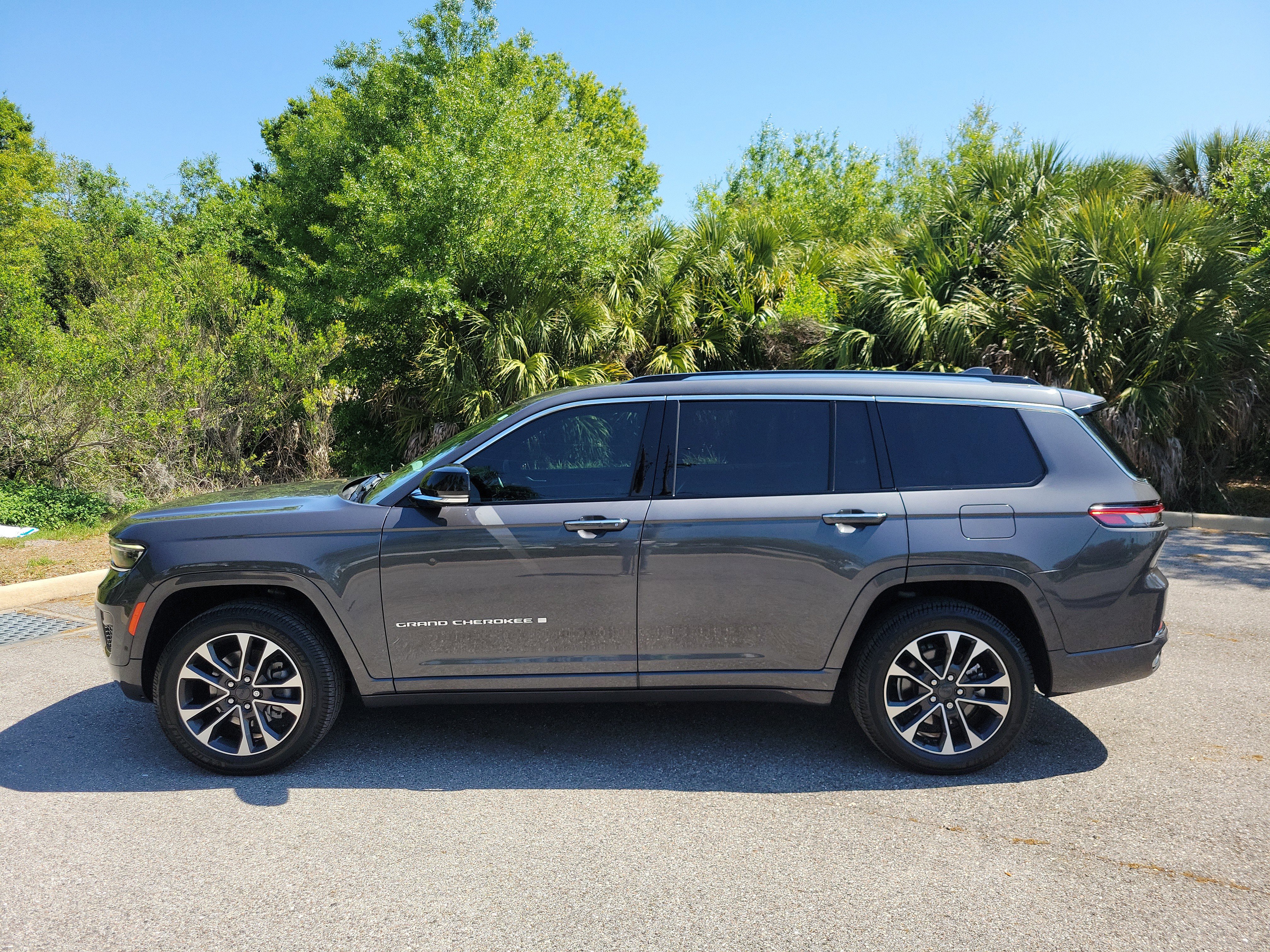 Used 2021 Jeep Grand Cherokee L Overland w/ Luxury Tech Group IV image 6