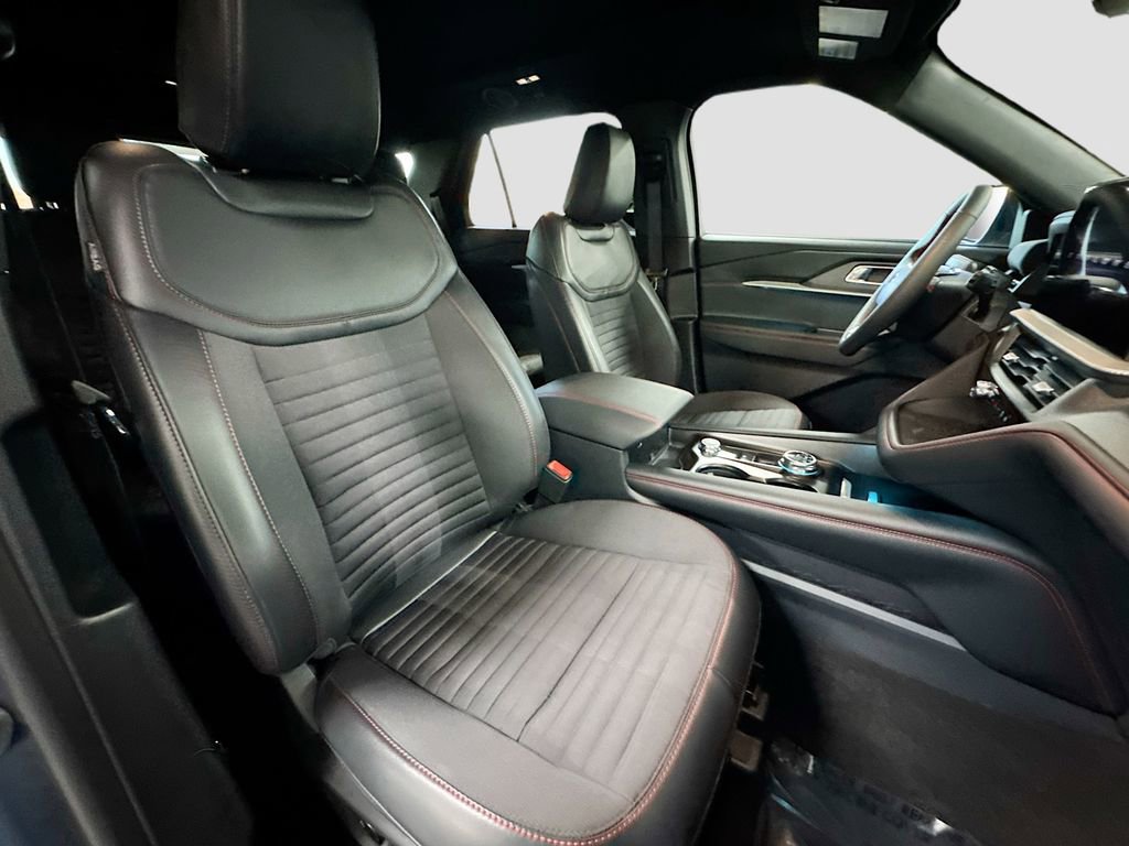 Used 2025 Ford Explorer ST-Line w/ Premium Package image 29