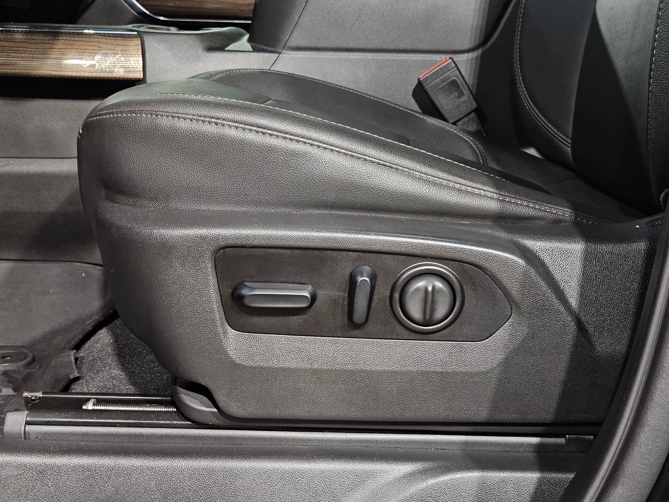 Used 2021 Chevrolet Silverado 1500 LT Trail Boss w/ Convenience Package II image 23